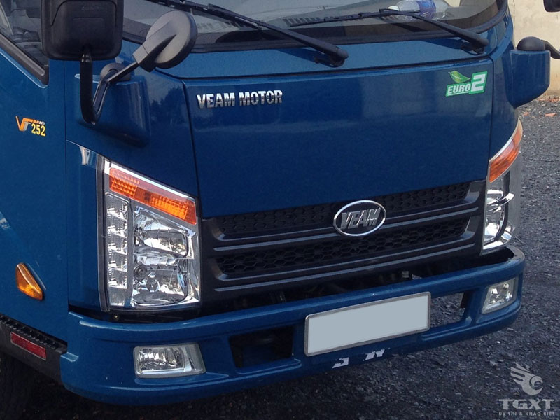 Xe Tải Veam VT252 2.4 Tấn Thùng Bạt