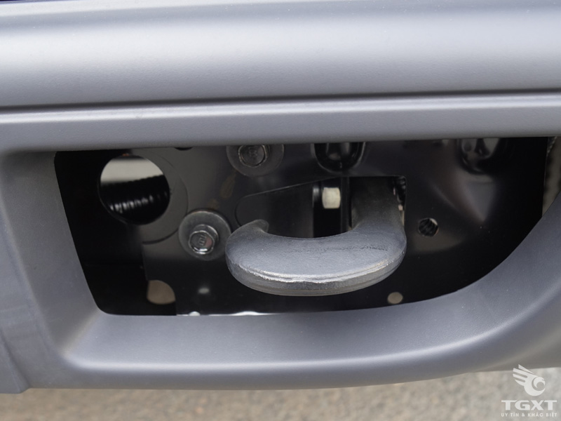 Xe Tải Isuzu 1T5 Thùng Kín Bửng Nâng - QKR230