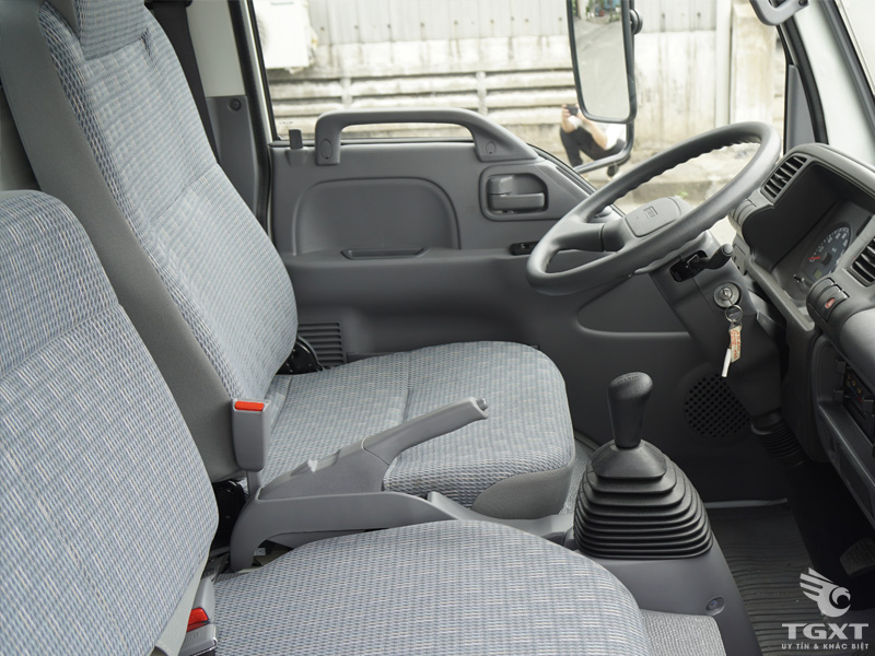 Xe Tải Isuzu 7T7 FVR34S Gắn Cẩu Gấp Ferrari 2 Tấn