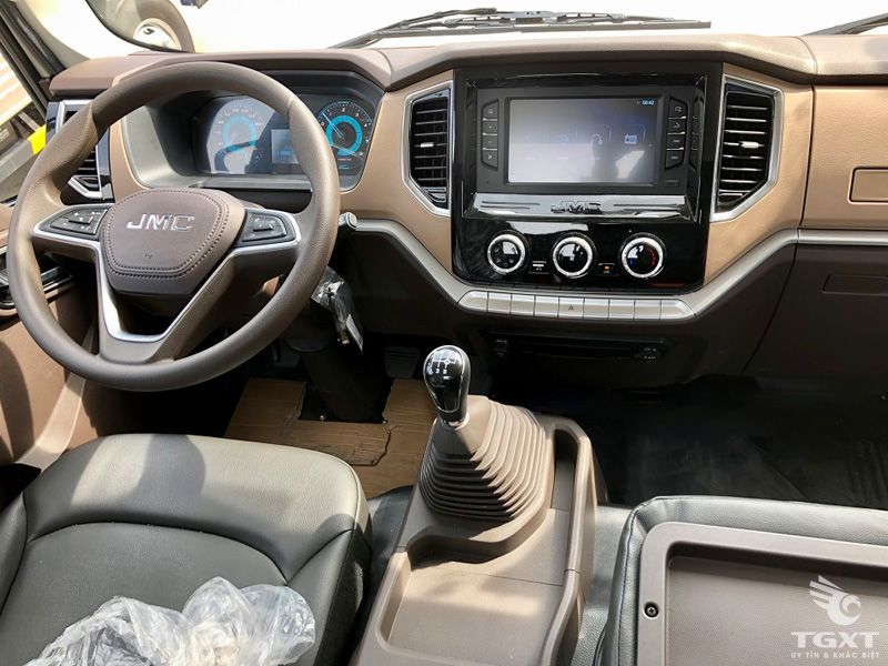 Xe Tải Đô Thành IZ650SE 6.5 Tấn Thùng Kín