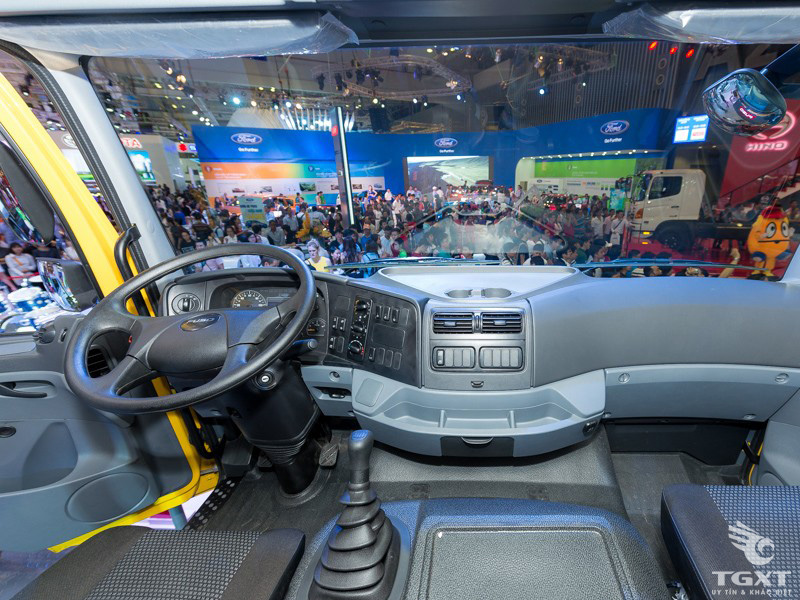 Xe Tải Fuso FJ 13 Tấn 3 Chân Chở Gia Súc