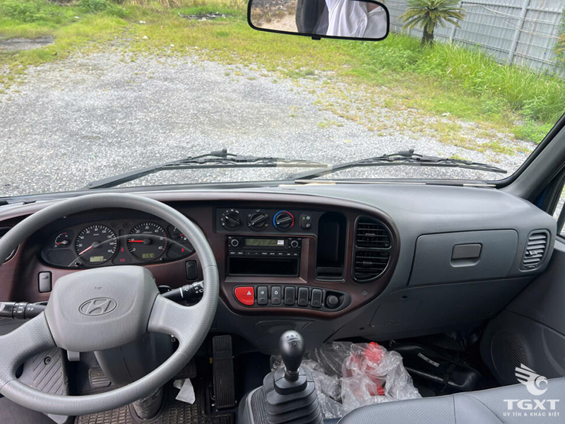 Xe Tải Hyundai Mighty N500LA 2.1 Tấn Thùng Kín