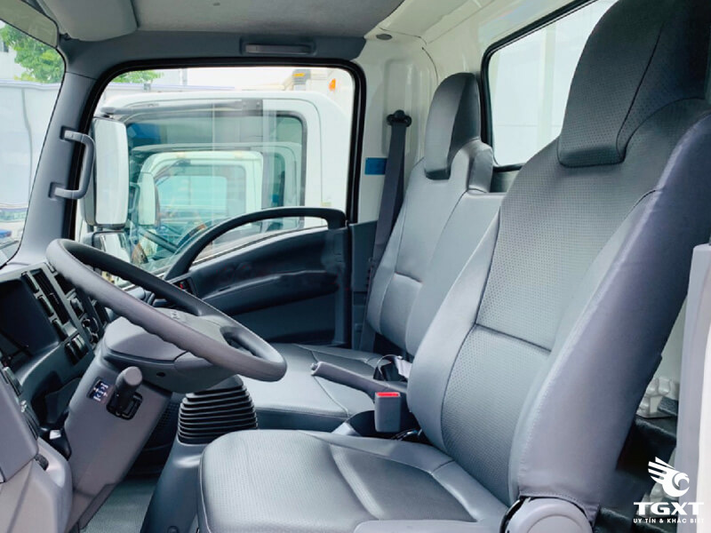 Xe Tải Isuzu QLR77FE5 1.9 Tấn Thùng Bạt