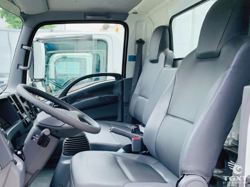 Xe Tải Isuzu QMR77HE5A 1.7 Tấn Thùng Chở Gia Cầm