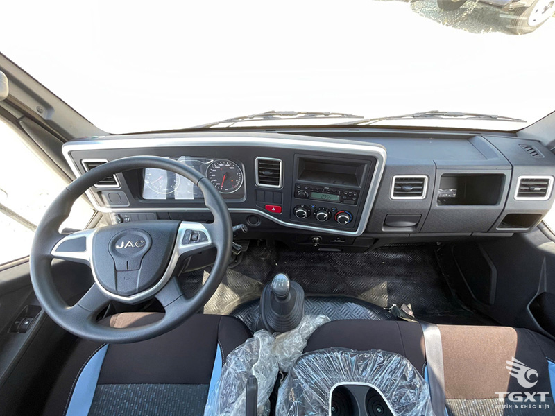 Giá Xe Tải Jac H250 E5 Thùng Bạt Tải Trọng 2.4 Tấn