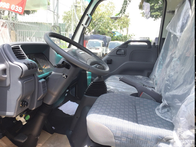 Xe Tải Isuzu Vĩnh Phát NK490 2.4 Tấn Thùng Kín