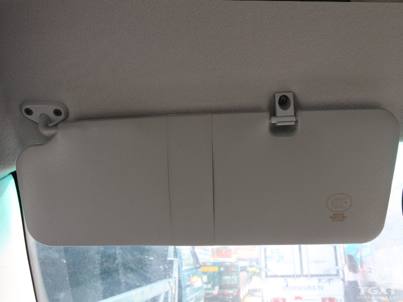 Xe Tải Dongben T30 990Kg Thùng Kín