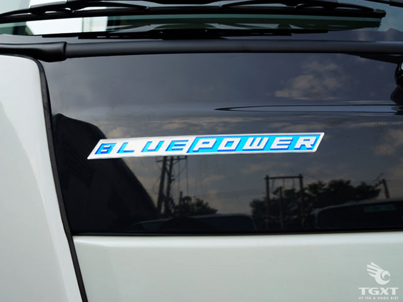 Xe Tải Isuzu 1T5 Thùng Kín Bửng Nâng - QKR230