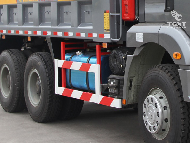 Xe Ben Shacman H3000 3 Chân Thùng Vuông