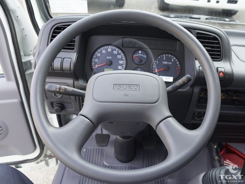 Xe Tải Isuzu 1T5 Thùng Kín Bửng Nâng - QKR230