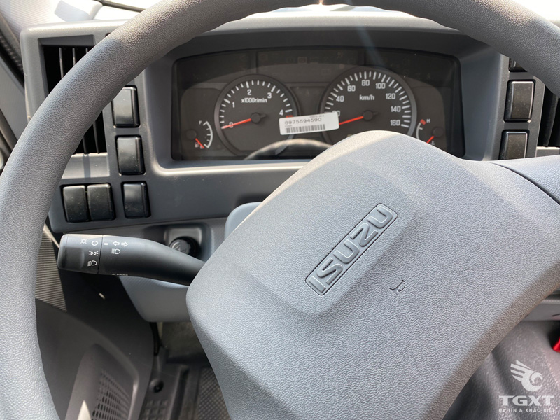 Xe Tải Isuzu QMR77HE5 2.8 Tấn Thùng Lửng