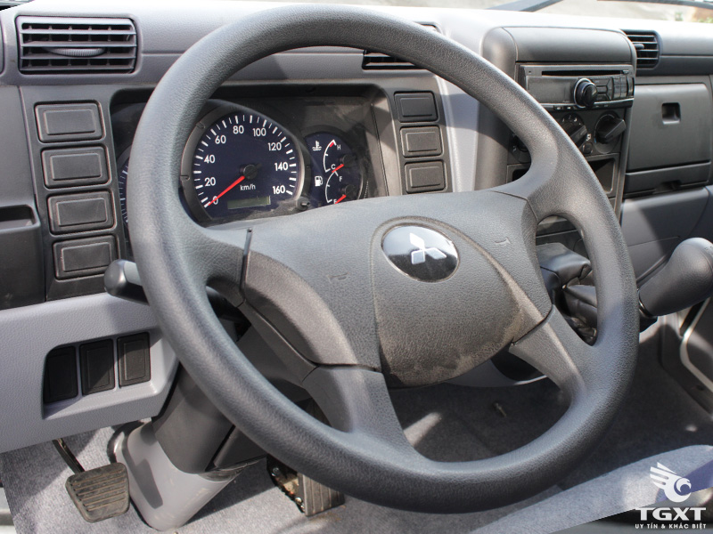 Xe Tải Fuso Canter 4.7LW 1.9 Tấn Thùng Lửng