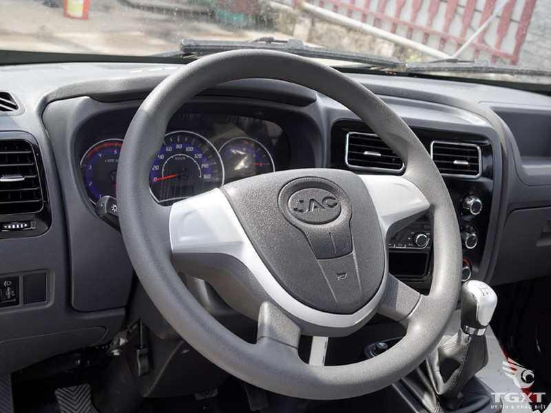 Xe Tải Jac X125 1.25 Tấn Thùng Kín