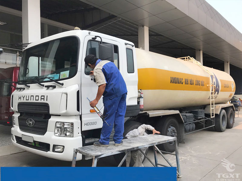 Xe Bồn Chở Hóa Chất Hyundai HD320 15 Tấn 28 Khối