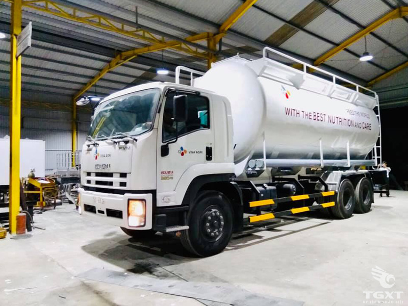 Xe Bồn Isuzu 3 Chân Chở Thức Ăn Gia Súc 26 Khối