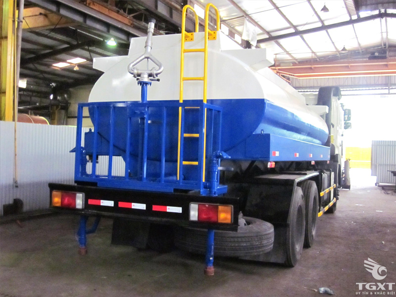 Xe Phun Nước Rửa Đường Hyundai HD260 13 Khối