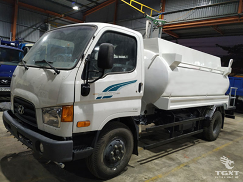 Xe Phun Nước Rửa Đường Hyundai New Mighty 110SP 6.1 Khối