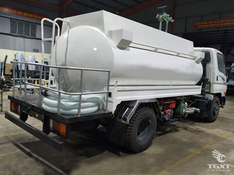 Xe Phun Nước Rửa Đường Hyundai New Mighty 110SP 6.1 Khối