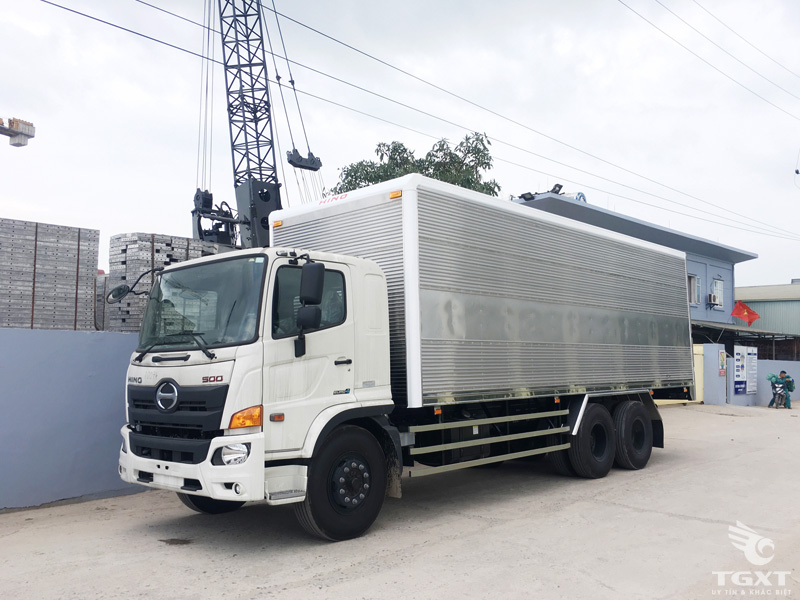Xe Tải Hino FM8JW8A 15 Tấn Thùng Kín