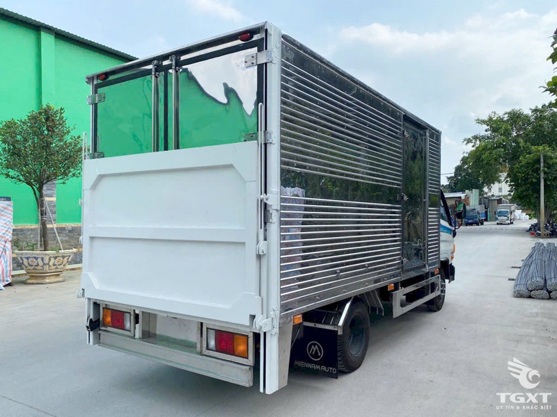 Xe Tải Hyundai Mighty W750 3.5 Tấn Thùng Kín Gắn Bửng Nâng