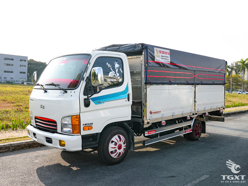 Xe Tải Hyundai New Mighty N250 Euro 5 2.5 Tấn Thùng Bạt
