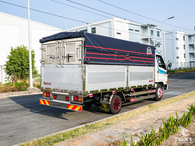 Xe Tải Hyundai New Mighty N250 Euro 5 2.5 Tấn Thùng Bạt