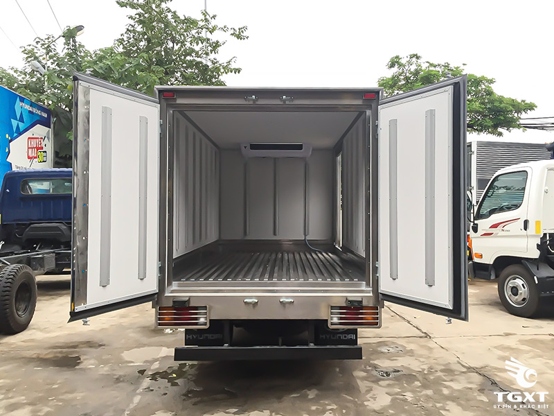 Xe Tải Hyundai New Mighty N250 Euro 5 2 Tấn Thùng Đông Lạnh