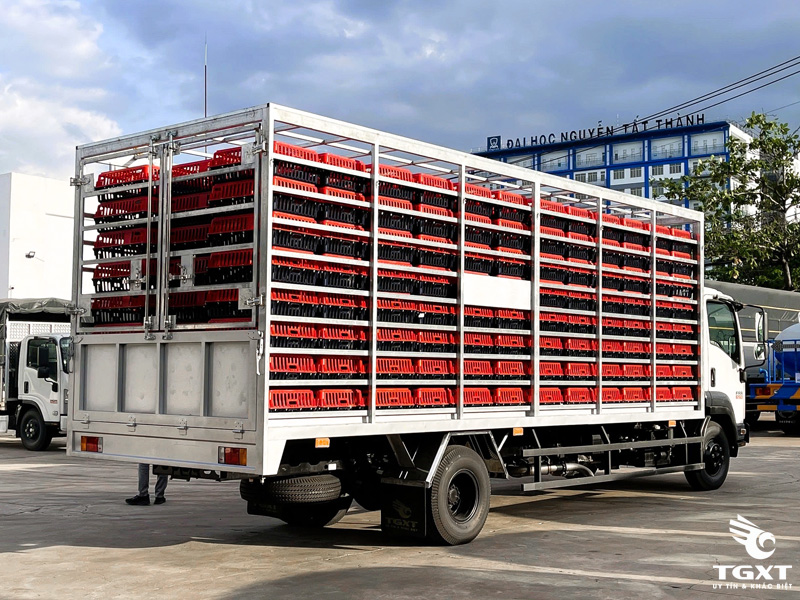 Xe Tải Isuzu FRR90QE5 4.8 Tấn Thùng Chở Gia Cầm