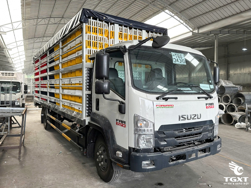 Xe Tải Isuzu FRR90QE5 4.8 Tấn Thùng Chở Gia Cầm