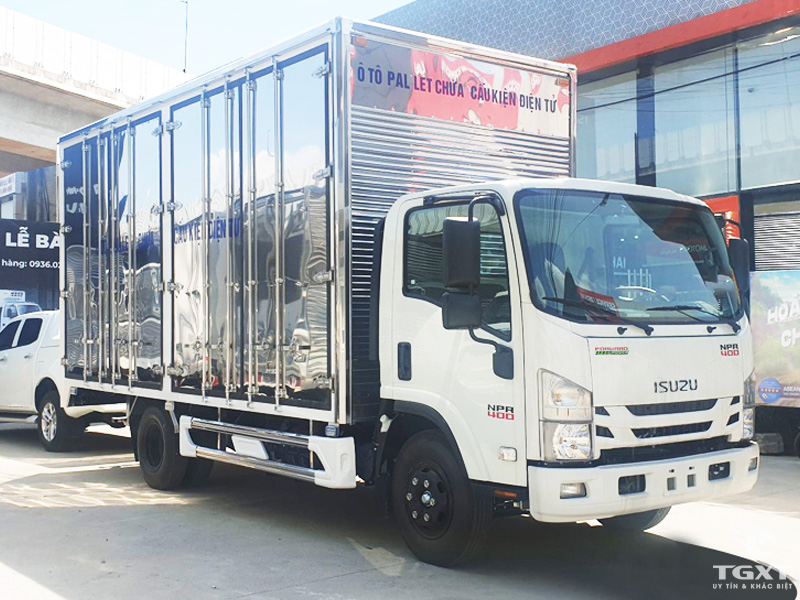Xe Tải Isuzu NPR85KE5 3.5 Tấn Chở Pallet Chứa Cấu Kiện Điện Tử