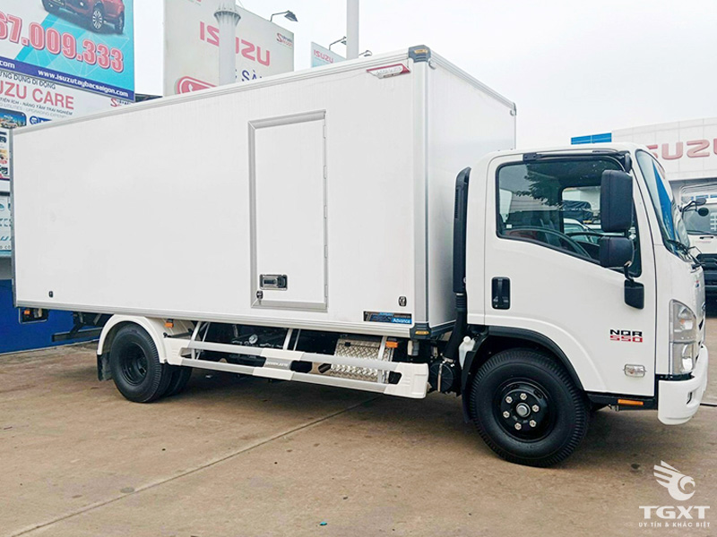 Xe Tải Isuzu NQR75ME5 5 Tấn Thùng Bảo ôn