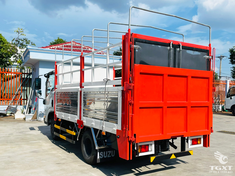 Xe Tải Isuzu QLR77FE5 1.9 Tấn Thùng Bạt Bửng Nâng
