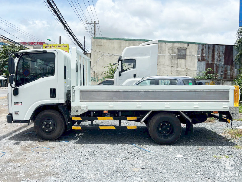 Xe Tải Isuzu QLR77FE5 1.9 Tấn Thùng Lửng