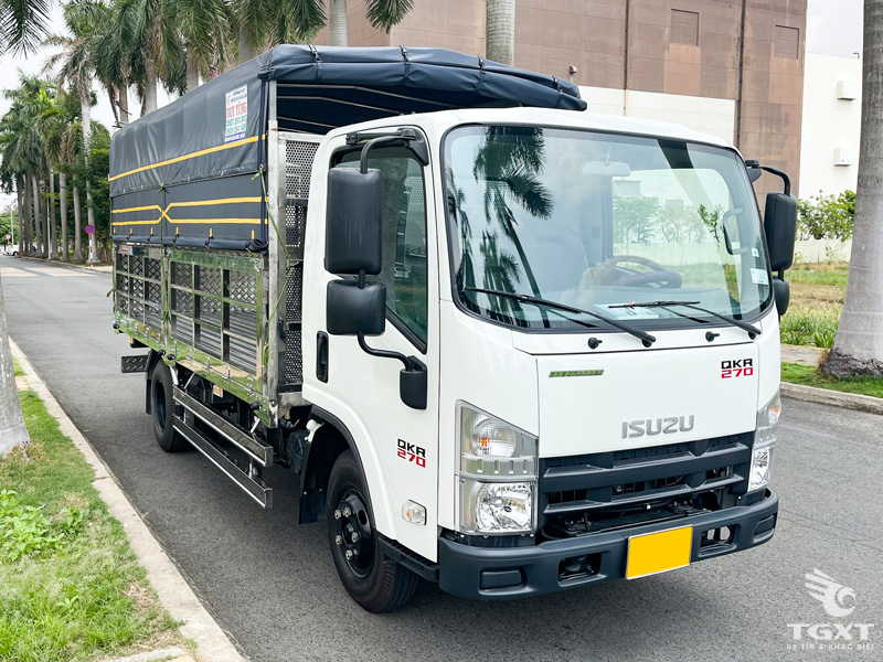 Xe Tải Isuzu QMR77HE5 2.2 Tấn Chở Gia Cầm