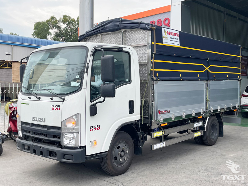 Xe Tải Isuzu QMR77HE5 2.5 Tấn Thùng Bạt