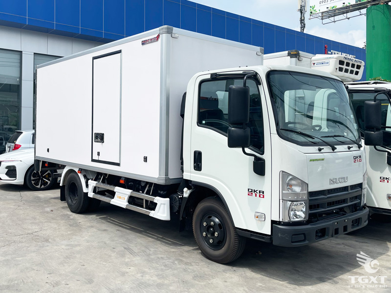 Xe Tải Isuzu QMR77HE5A 1.9 Tấn Thùng Bảo Ôn