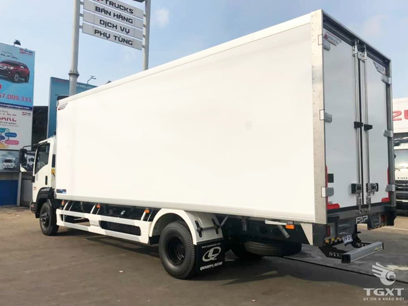 Xe Tải Isuzu FRR90NE5 5.8 Tấn Thùng Đông Lạnh