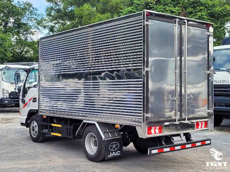 Giá Xe Tải Jac H200 E5 Thùng Kín Tải Trọng 1.9 Tấn