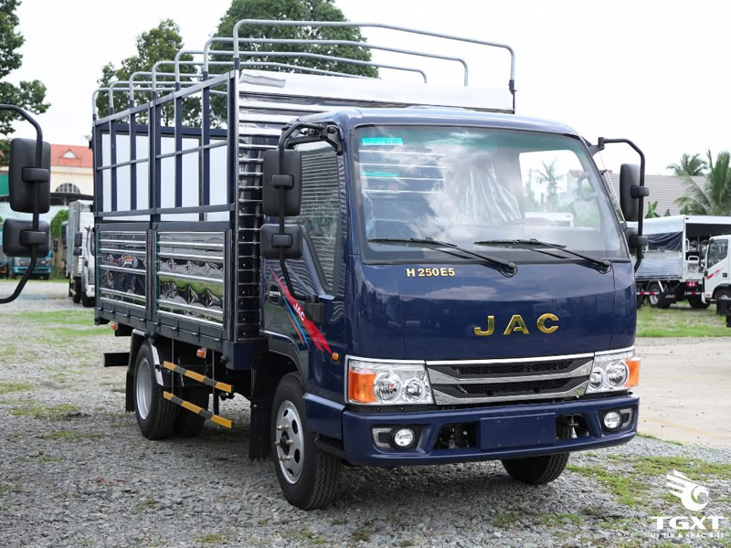 Giá Xe Tải Jac H250 E5 Thùng Bạt Tải Trọng 2.4 Tấn