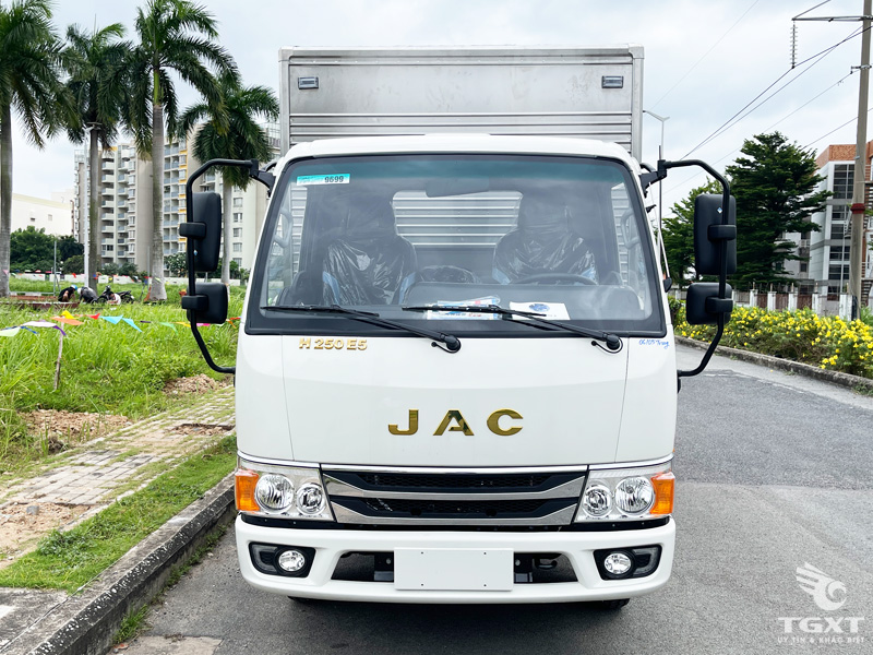 Giá Xe Tải Jac H250 E5 Thùng Kín Tải Trọng 2.4 Tấn