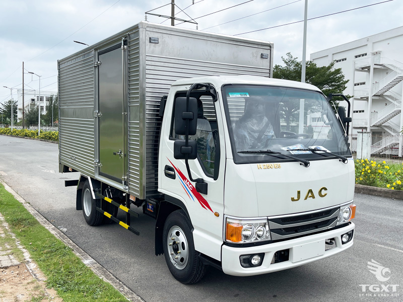 Giá Xe Tải Jac H250 E5 Thùng Kín Tải Trọng 2.4 Tấn