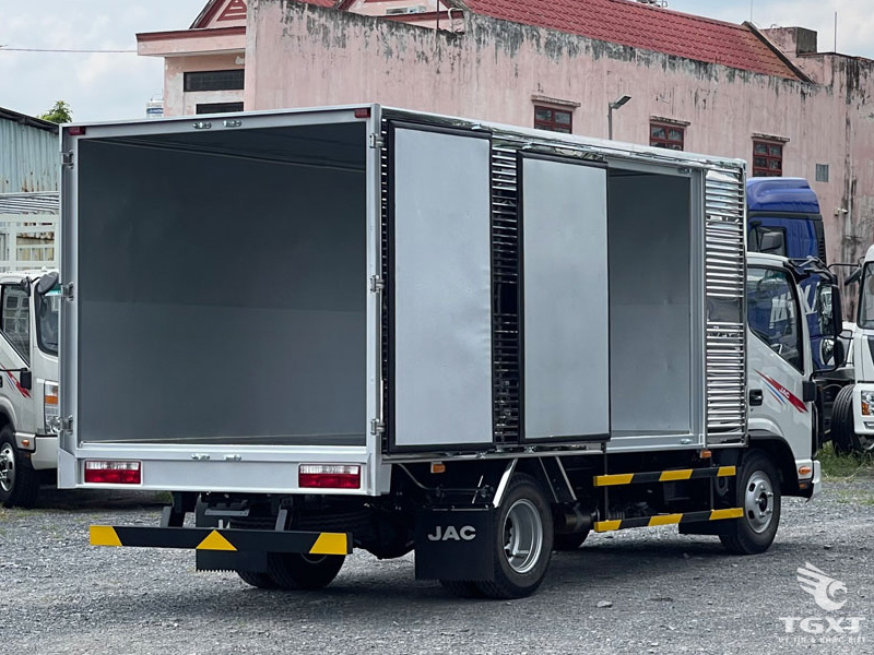 Giá Xe Tải Jac N200S E5 Thùng Kín Tải Trọng 1.9 Tấn