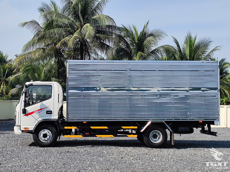 Giá Xe Tải Jac N650 E5 Thùng Kín Tải Trọng 6.5 Tấn