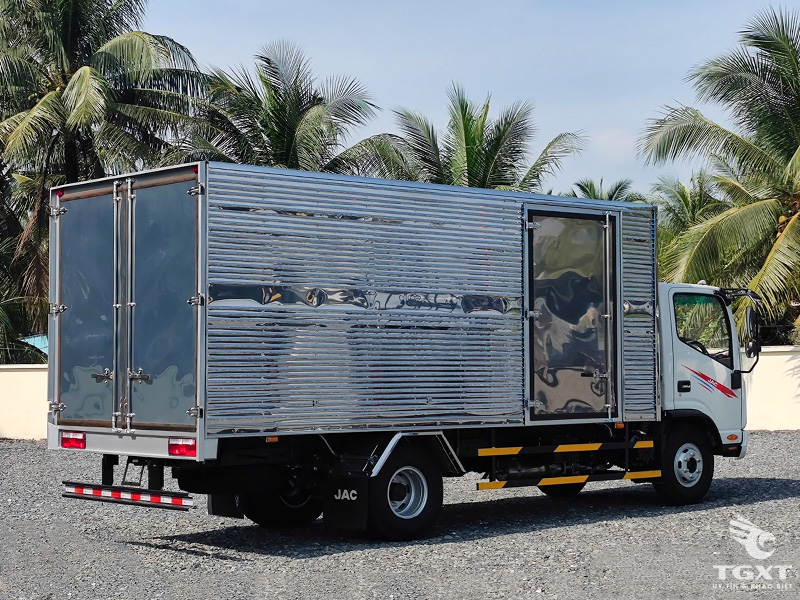 Giá Xe Tải Jac N650 E5 Thùng Kín Tải Trọng 6.5 Tấn