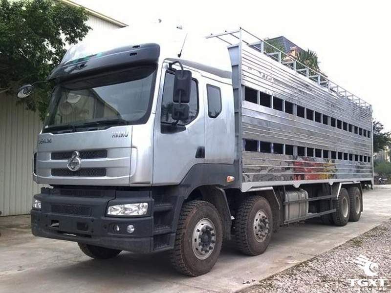 Xe Tải Chenglong 4 Chân 16 Tấn Chở Gia Súc