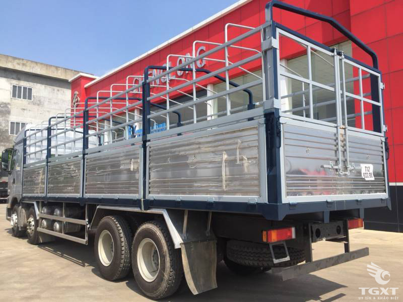 Xe Tải Chenglong LZ1310 Thùng Bạt 18 Tấn Cabin H7