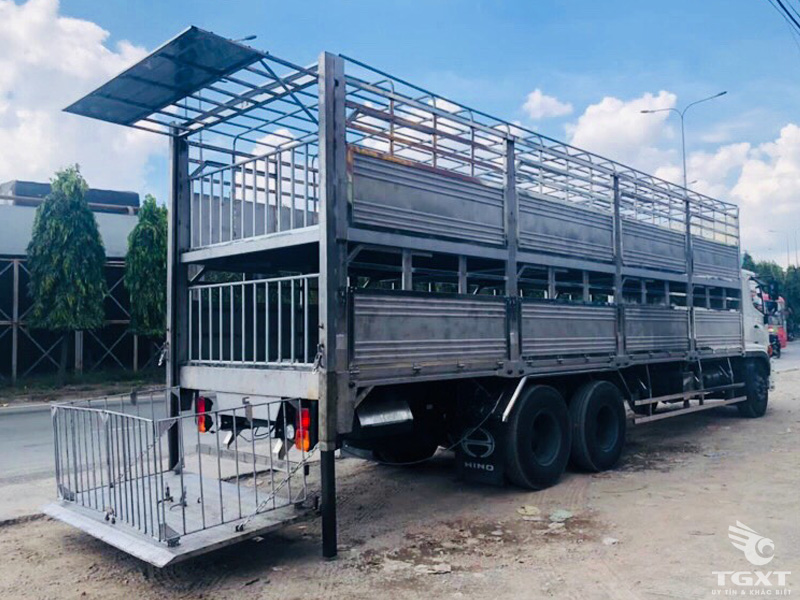 Xe Tải Hino FL8JW7A 14 Tấn Thùng Chở Heo