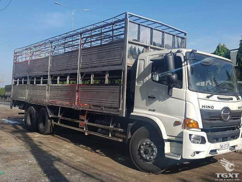 Xe Tải Hino FL8JT7A 14 Tấn 3 Chân Chở Gia Súc