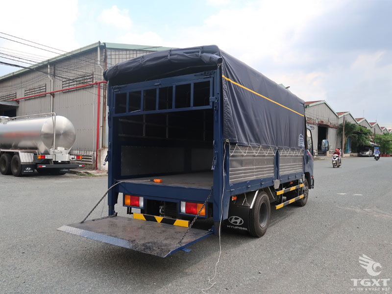 Xe Tải Đô Thành IZ65 3T5 Thùng Mui Bạt Gắn Bửng Nâng