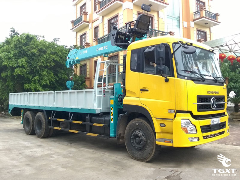 Xe Cẩu Dongfeng C260 3 Chân Gắn Cẩu HKTC 7 Tấn 6 Khúc